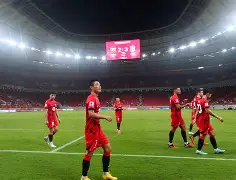 越南球队坚持训练，迎战亚冠强