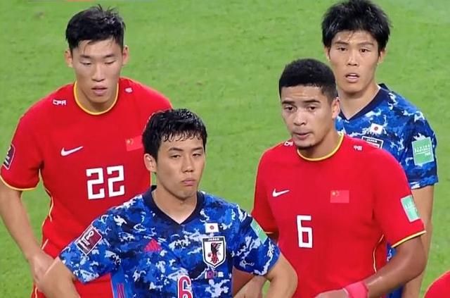 包含国内足球巅峰对决：谁将登上巅峰？的词条